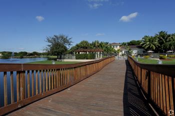 Lake  Wooden Bridge Exterior Miramar Florida